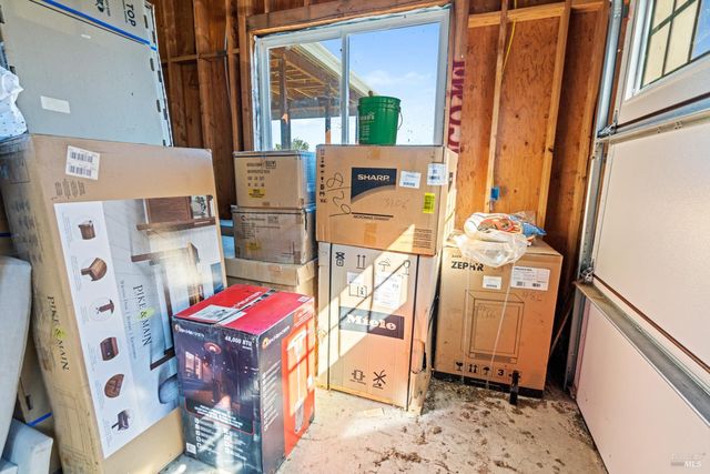 487 Ormsby Ln, Petaluma, CA 94954