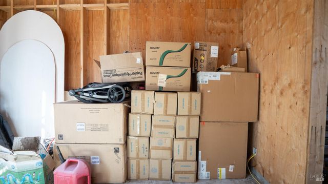 487 Ormsby Ln, Petaluma, CA 94954