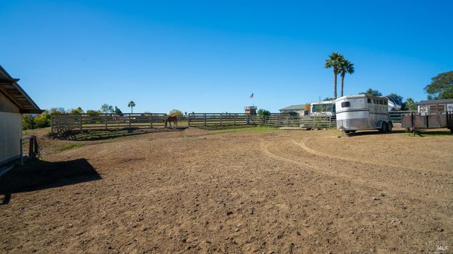 487 Ormsby Ln, Petaluma, CA 94954