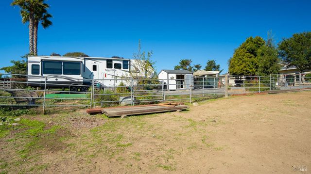 487 Ormsby Ln, Petaluma, CA 94954