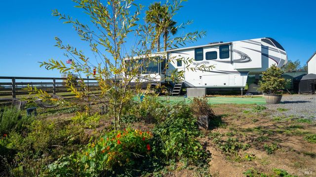 487 Ormsby Ln, Petaluma, CA 94954