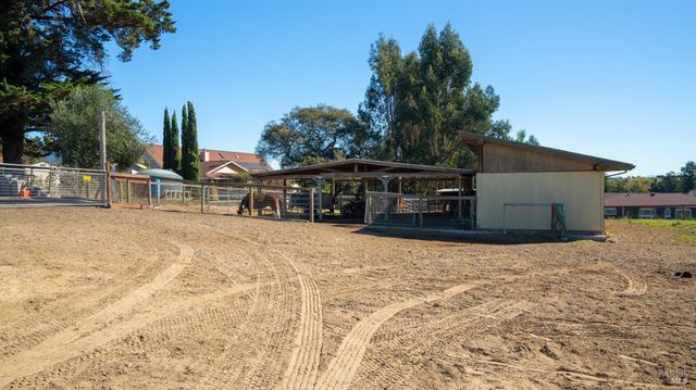 487 Ormsby Ln, Petaluma, CA 94954