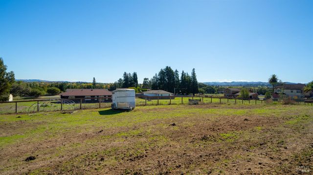 487 Ormsby Ln, Petaluma, CA 94954