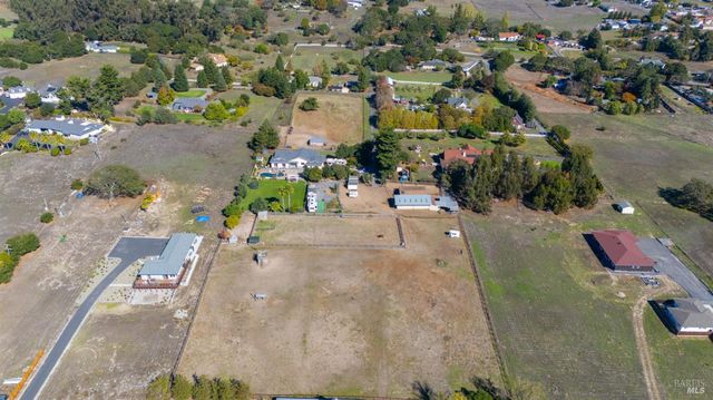 487 Ormsby Ln, Petaluma, CA 94954