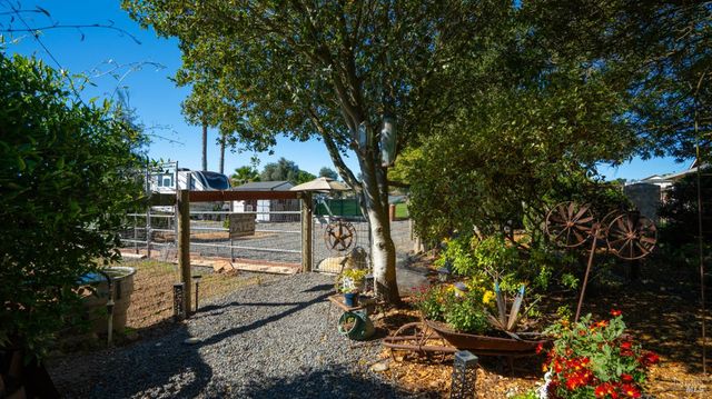 487 Ormsby Ln, Petaluma, CA 94954