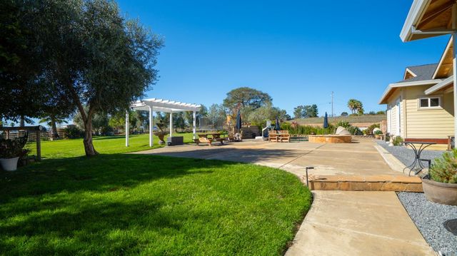 487 Ormsby Ln, Petaluma, CA 94954