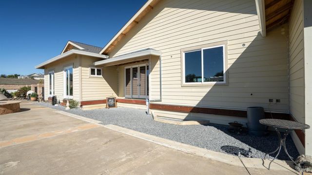 487 Ormsby Ln, Petaluma, CA 94954