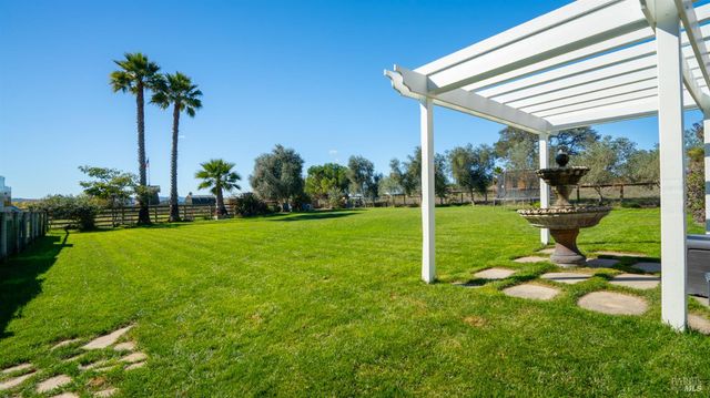 487 Ormsby Ln, Petaluma, CA 94954