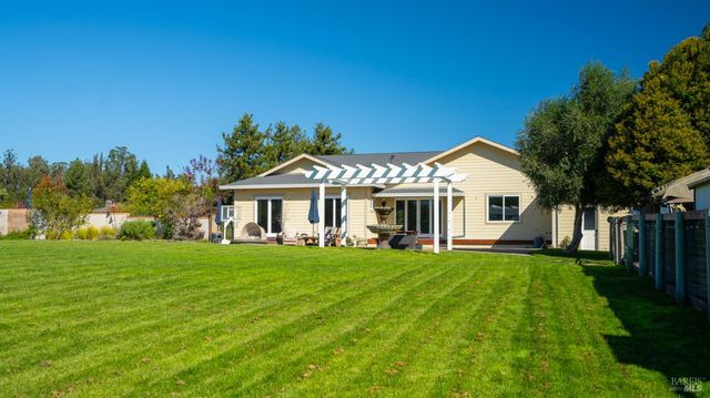 487 Ormsby Ln, Petaluma, CA 94954