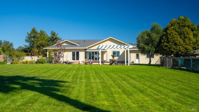 487 Ormsby Ln, Petaluma, CA 94954