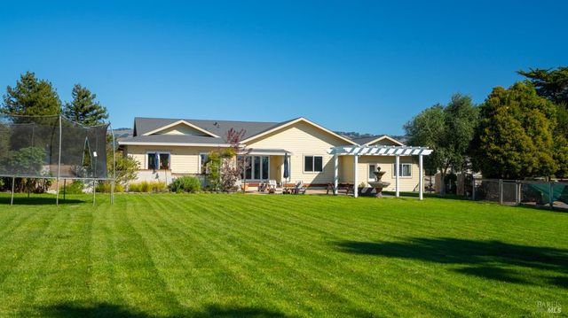 487 Ormsby Ln, Petaluma, CA 94954