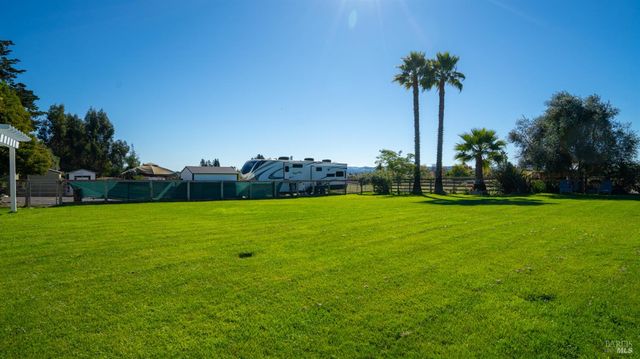 487 Ormsby Ln, Petaluma, CA 94954