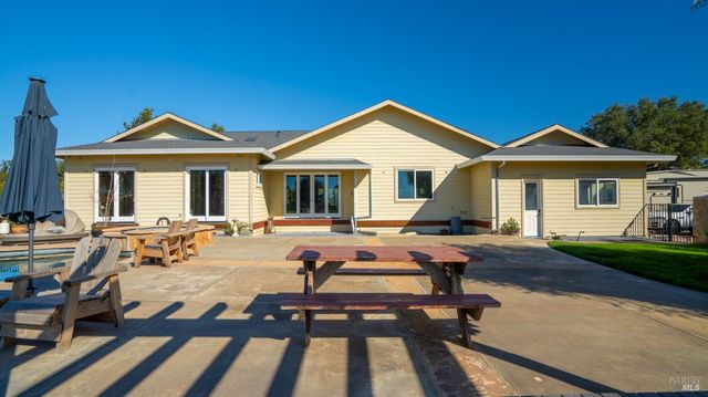 487 Ormsby Ln, Petaluma, CA 94954