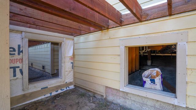 487 Ormsby Ln, Petaluma, CA 94954