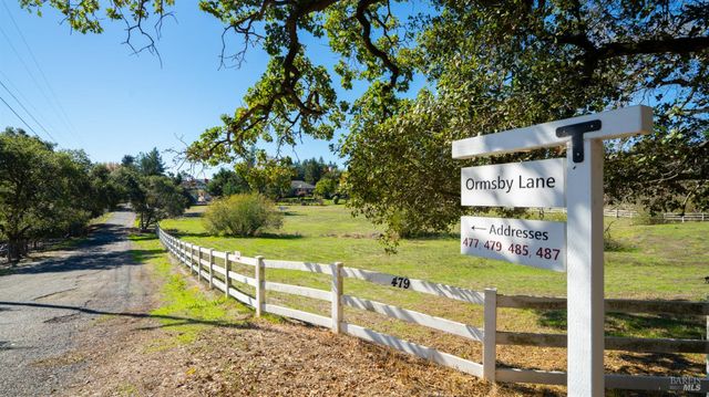 487 Ormsby Ln, Petaluma, CA 94954