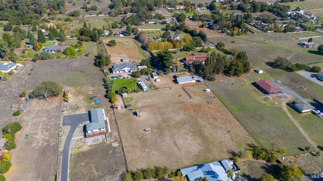 487 Ormsby Ln, Petaluma, CA 94954