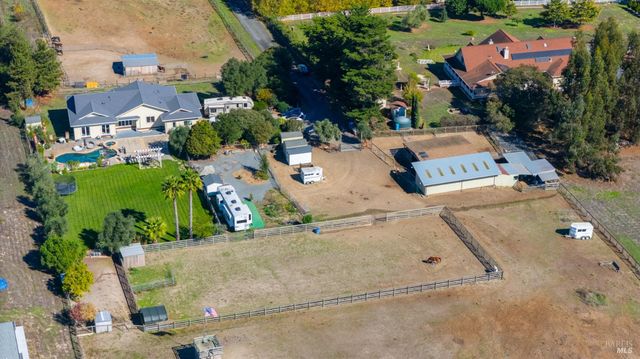 487 Ormsby Ln, Petaluma, CA 94954