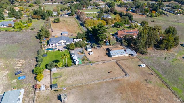 487 Ormsby Ln, Petaluma, CA 94954