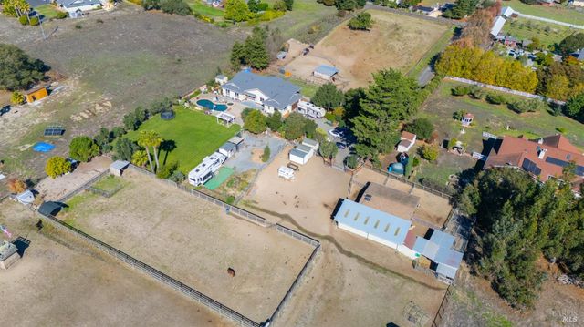 487 Ormsby Ln, Petaluma, CA 94954