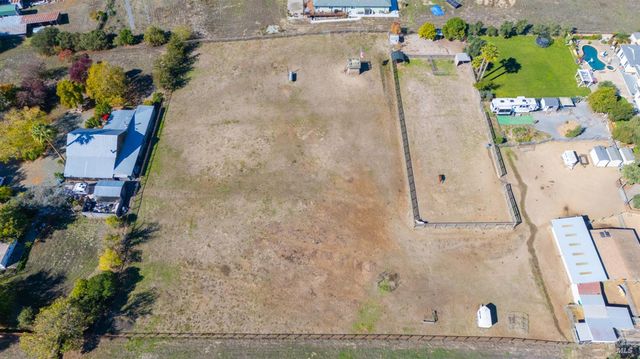 487 Ormsby Ln, Petaluma, CA 94954