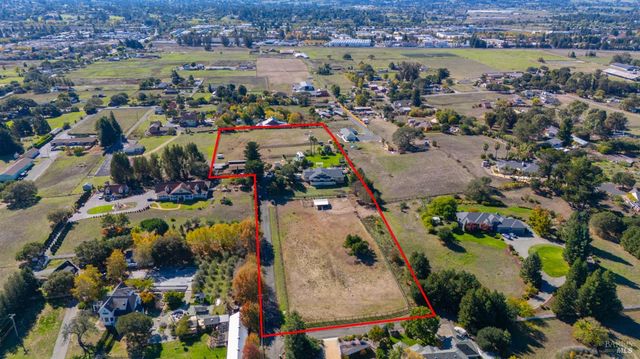 487 Ormsby Ln, Petaluma, CA 94954