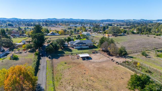 487 Ormsby Ln, Petaluma, CA 94954