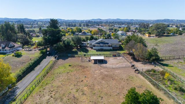 487 Ormsby Ln, Petaluma, CA 94954