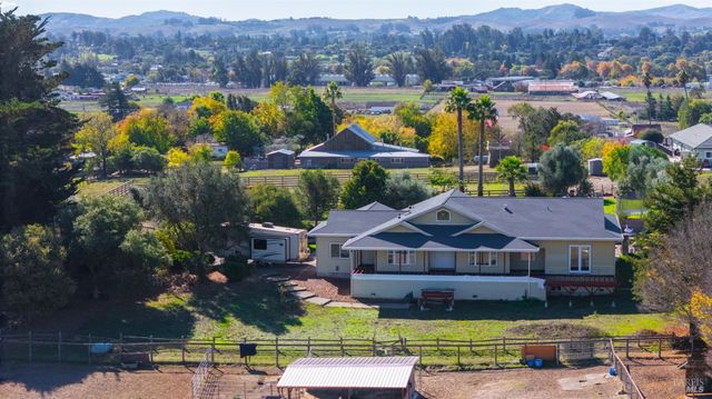 487 Ormsby Ln, Petaluma, CA 94954