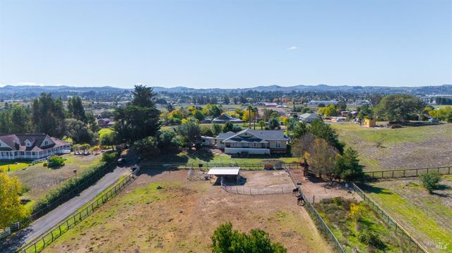 487 Ormsby Ln, Petaluma, CA 94954