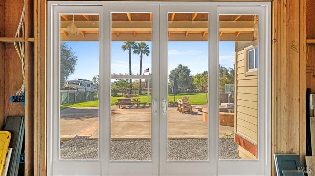 487 Ormsby Ln, Petaluma, CA 94954