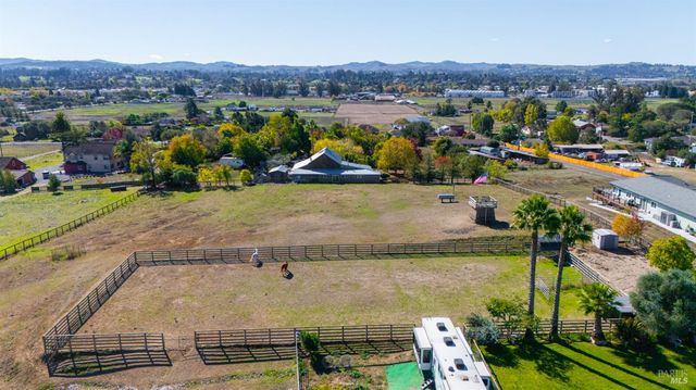 487 Ormsby Ln, Petaluma, CA 94954