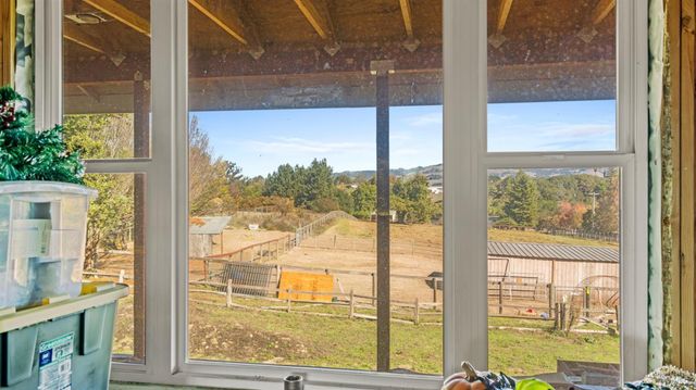 487 Ormsby Ln, Petaluma, CA 94954