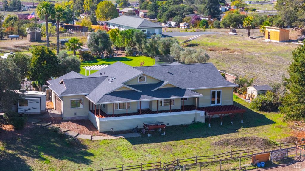 487 Ormsby Ln, Petaluma, CA 94954