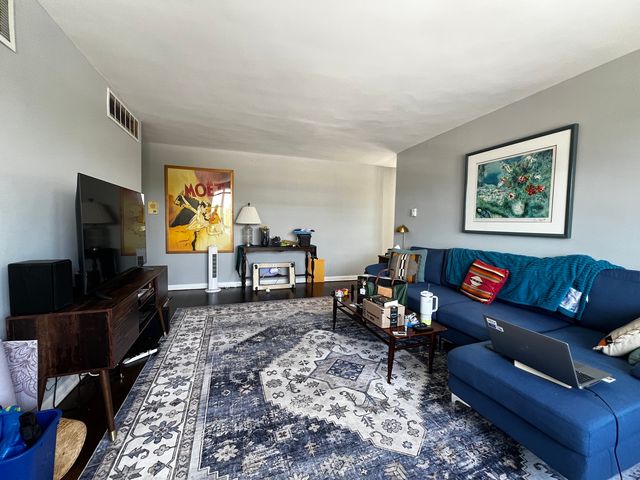 5335 N CALIFORNIA Avenue 504, Chicago, IL 60625