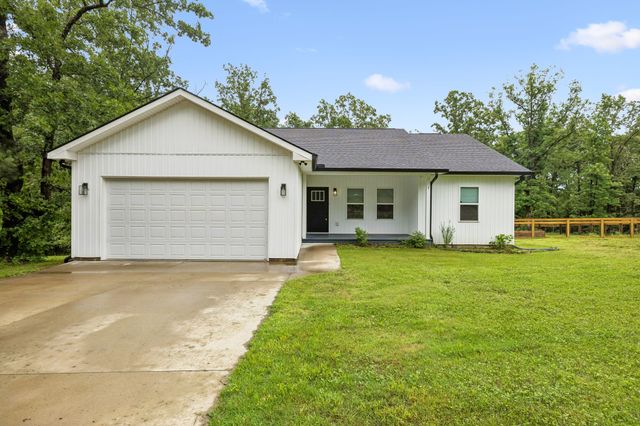 111 Friel Dr, Waverly, TN 37185