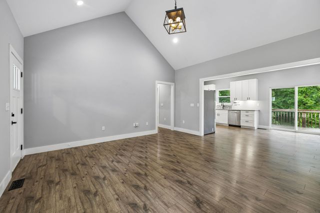 111 Friel Dr, Waverly, TN 37185