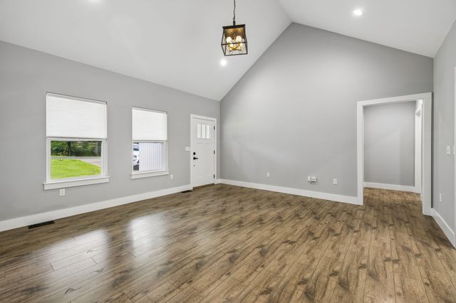 111 Friel Dr, Waverly, TN 37185