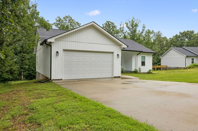 111 Friel Dr, Waverly, TN 37185