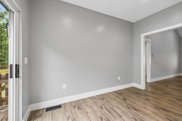 111 Friel Dr, Waverly, TN 37185
