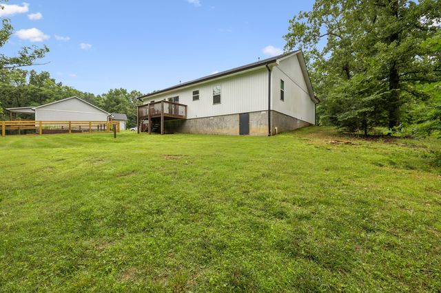111 Friel Dr, Waverly, TN 37185
