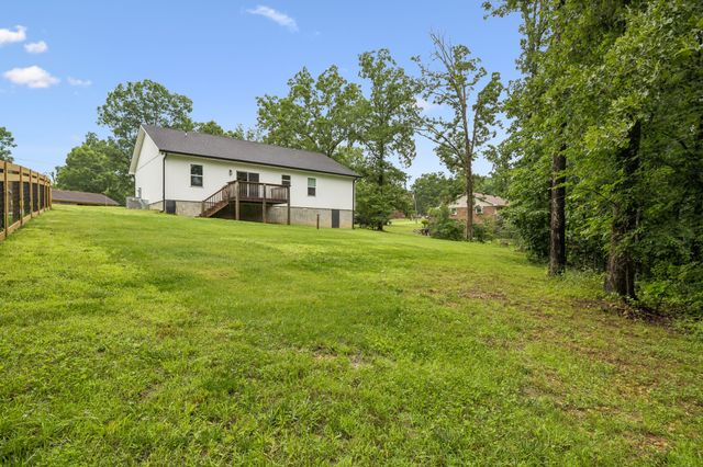111 Friel Dr, Waverly, TN 37185
