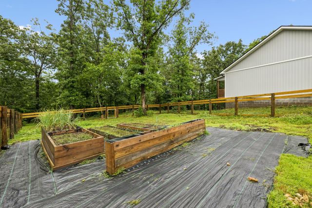 111 Friel Dr, Waverly, TN 37185