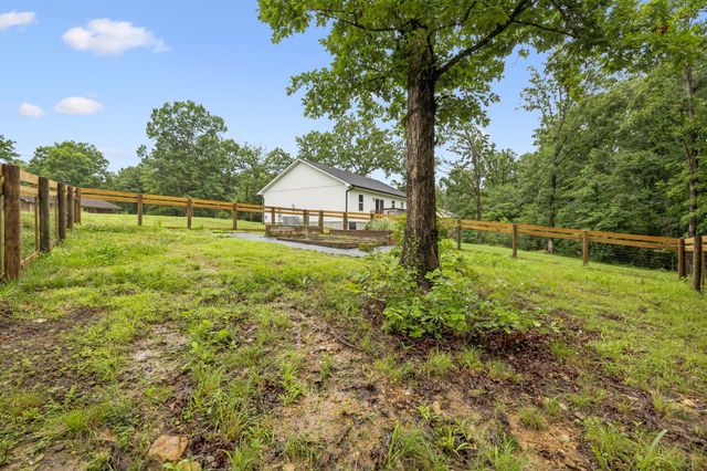 111 Friel Dr, Waverly, TN 37185