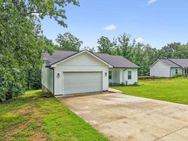 111 Friel Dr, Waverly, TN 37185