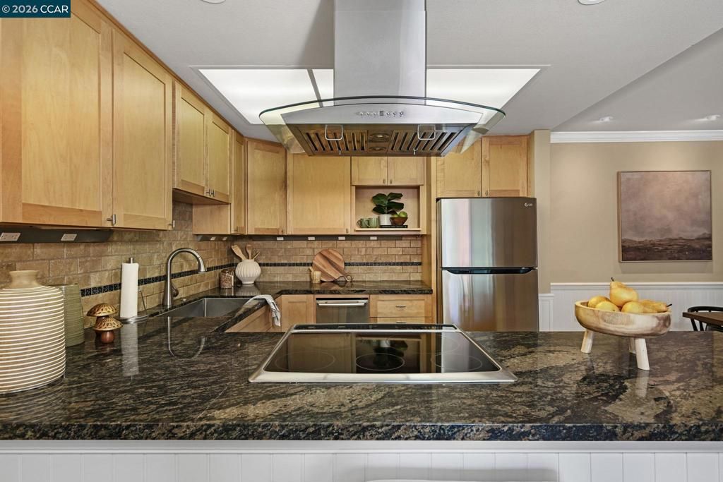 Image 14 of property listing at 2233 Pine Knoll Dr 4, Walnut Creek, CA 94595