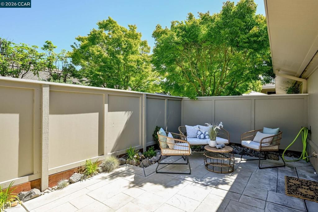 Image 5 of property listing at 2233 Pine Knoll Dr 4, Walnut Creek, CA 94595