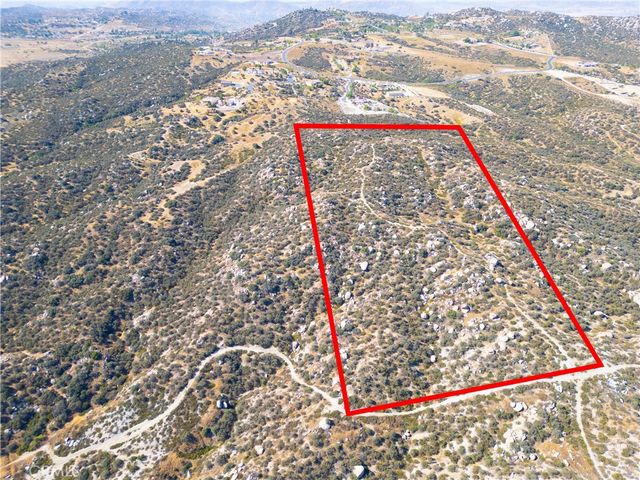 12 Venus Dr, Nuevo, CA 92567
