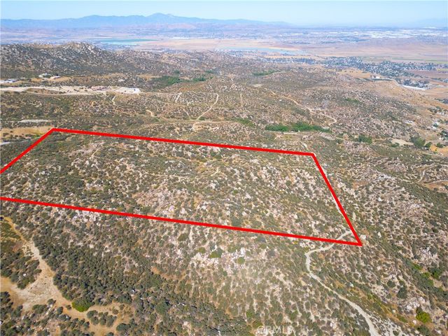 12 Venus Dr, Nuevo, CA 92567