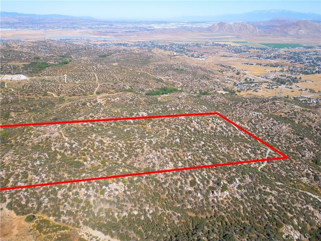 12 Venus Dr, Nuevo, CA 92567