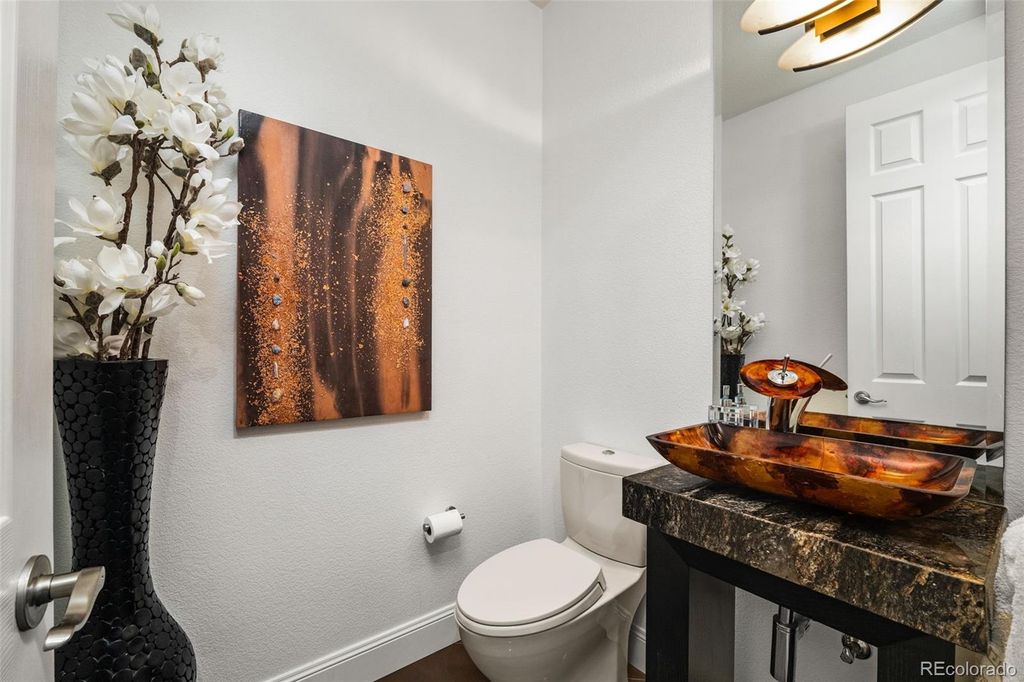 Image 14 of property listing at 6072 S Paris Street, Greenwood Village, CO 80111